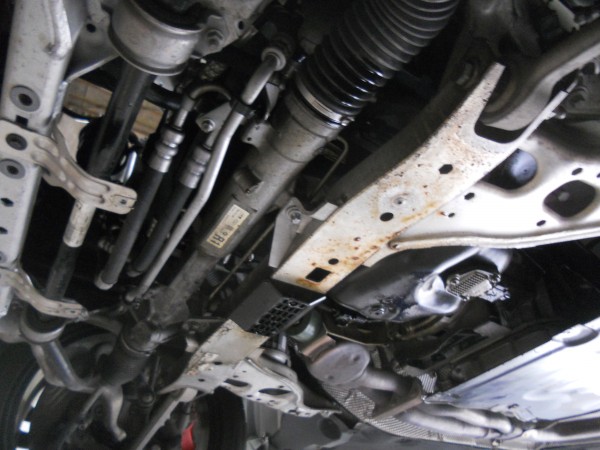 相模原市南区 輸入車修理専門店 BMW X1 エンジンオイル漏れ修理･オイル交換　作業スタッフ募集中サムネイル